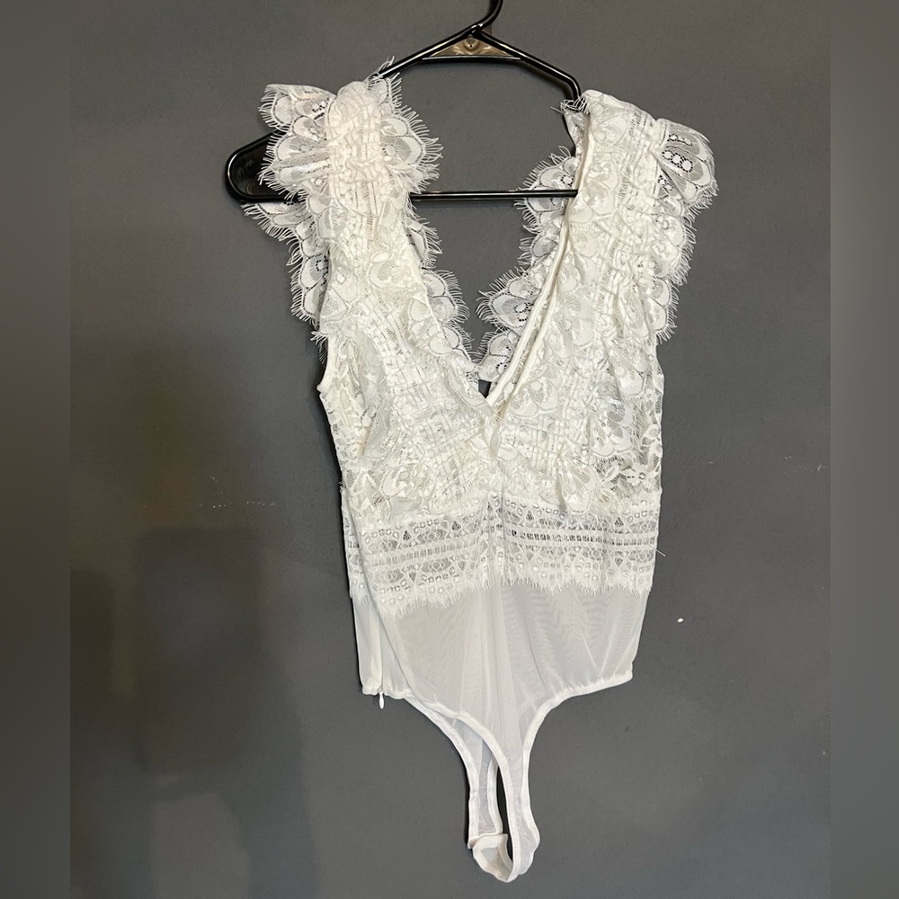 Vick lace bodysuit